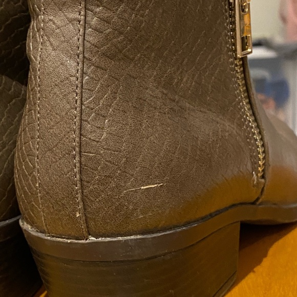 “Call it Spring” (vegan) leather low boots, size 7.5 US women’s - Picture 6 of 6